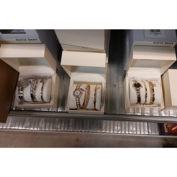 ست ساعت و دستبند سواروسکی- Swarovski