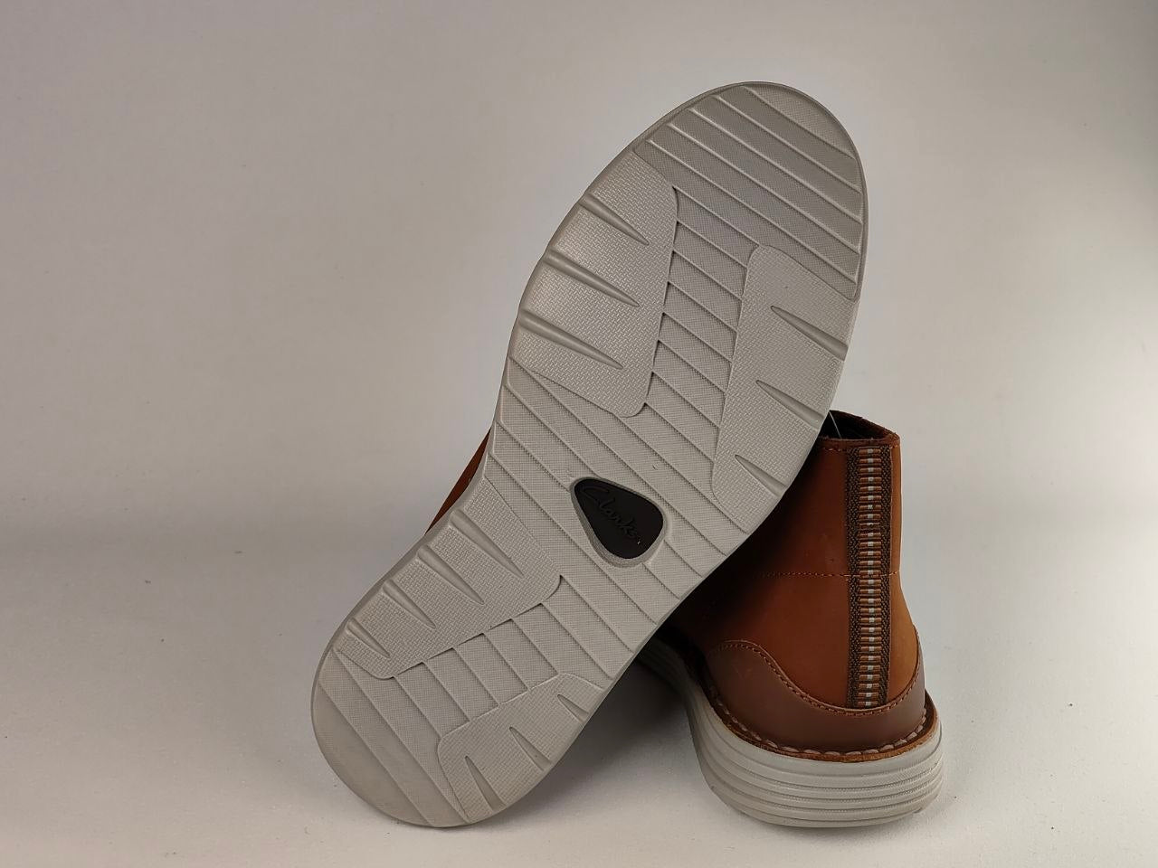 Clarks Brahnz Mid Tan Nubuck Chukka Boots