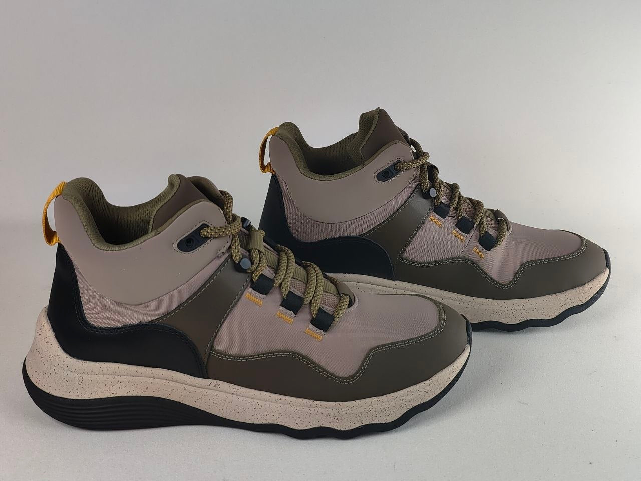 Clarks Jaunt Lo Dark Olive Combination Walking Shoes