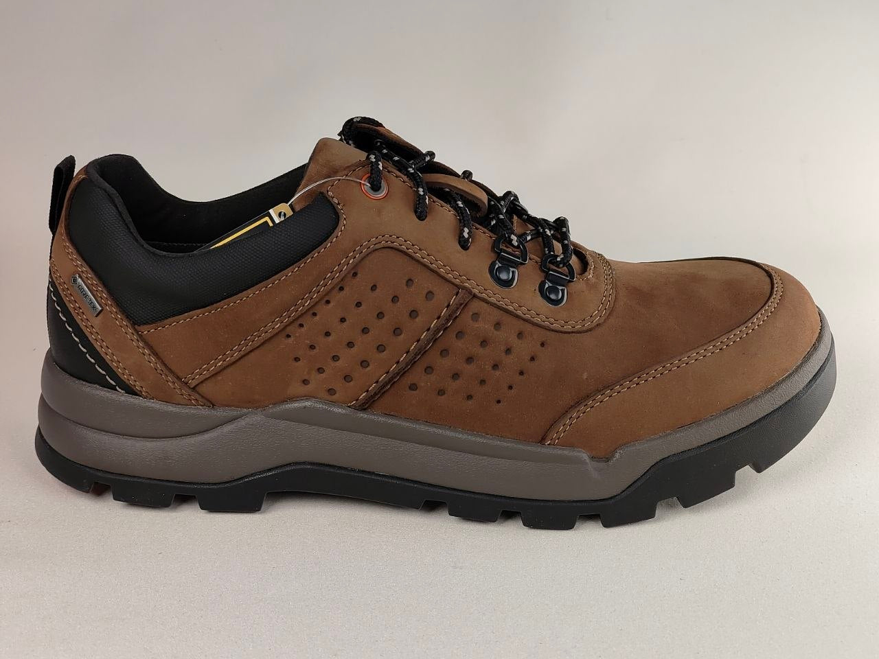 Clarks Un Atlas Lo GTX Dark Brown Nubuck Waterproof Walking Shoes