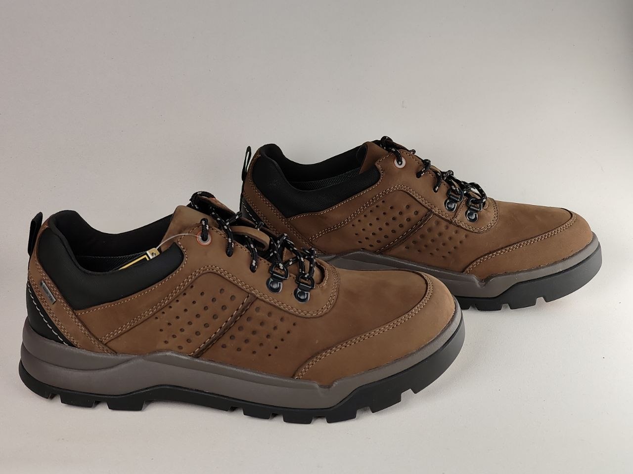 Clarks Un Atlas Lo GTX Dark Brown Nubuck Waterproof Walking Shoes