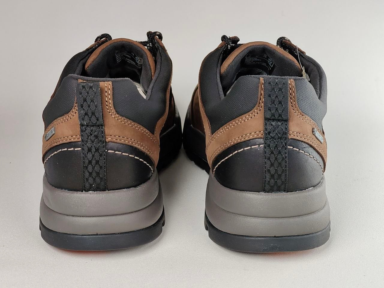 Clarks Un Atlas Lo GTX Dark Brown Nubuck Waterproof Walking Shoes