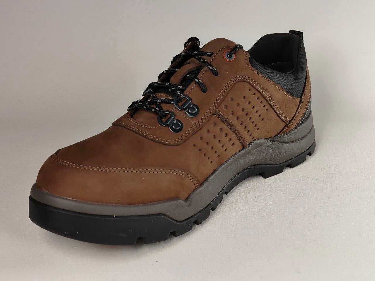 Clarks Un Atlas Lo GTX Dark Brown Nubuck Waterproof Walking Shoes