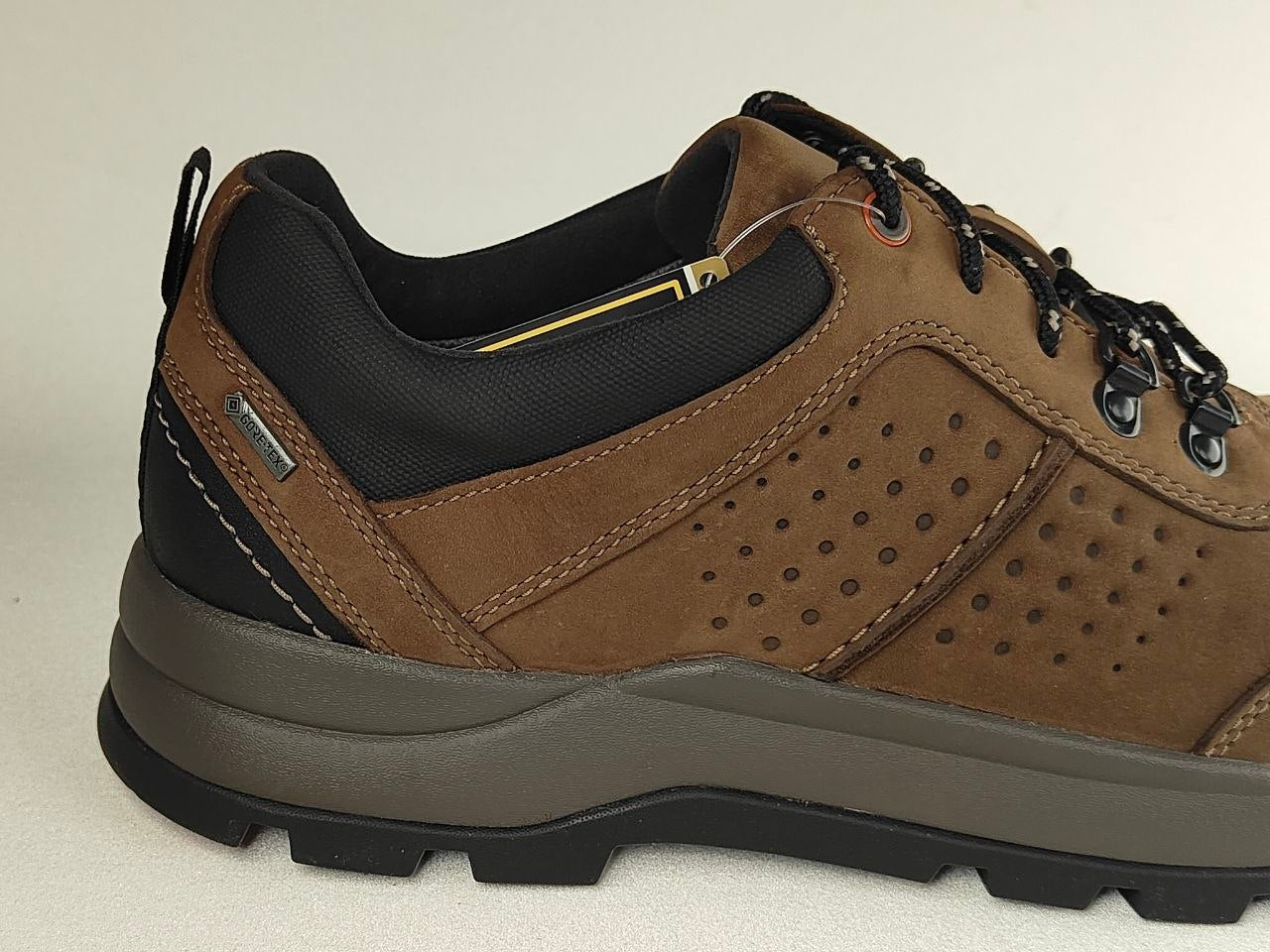 Clarks Un Atlas Lo GTX Dark Brown Nubuck Waterproof Walking Shoes