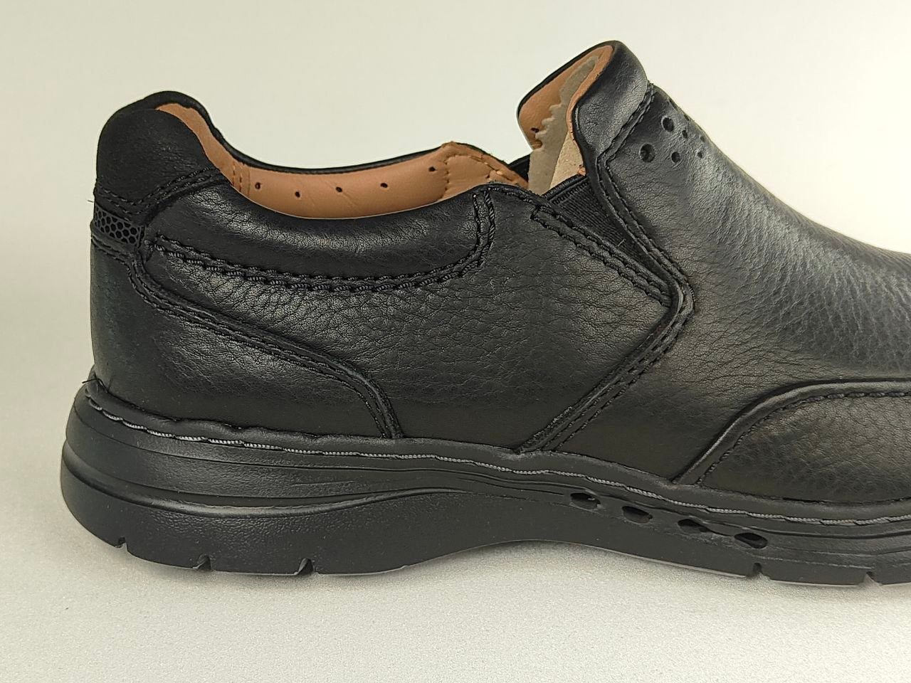 Clarks Un Brawley Step Black Leather Slip-On Shoes
