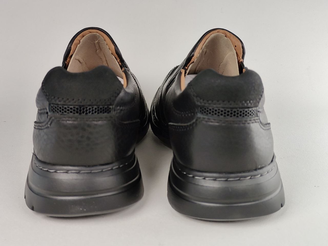 Clarks Un Brawley Step Black Leather Slip-On Shoes
