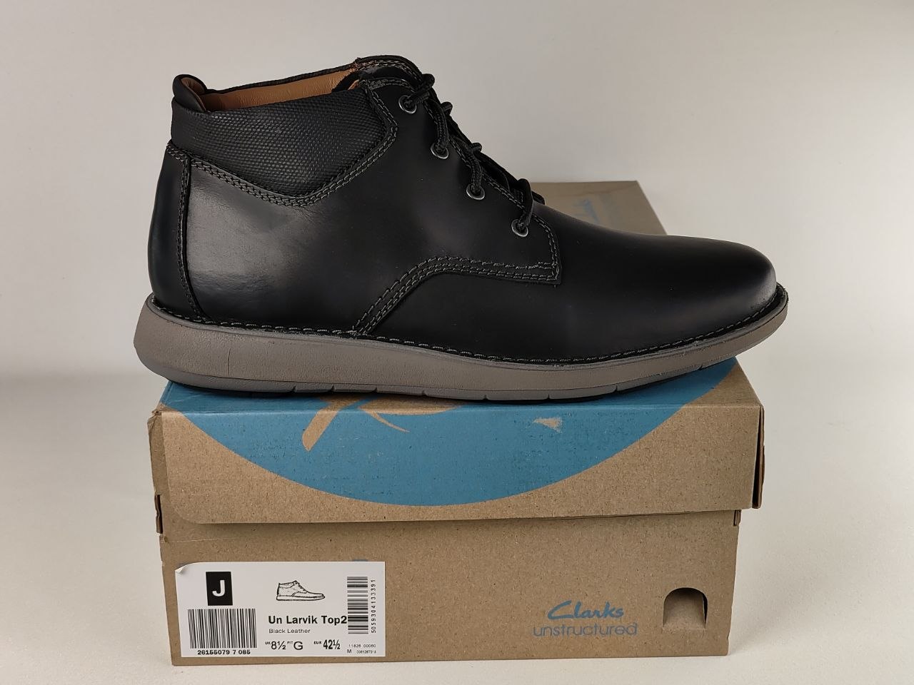 Clarks Un Larvik Top 2 Black Leather Chukka Boots