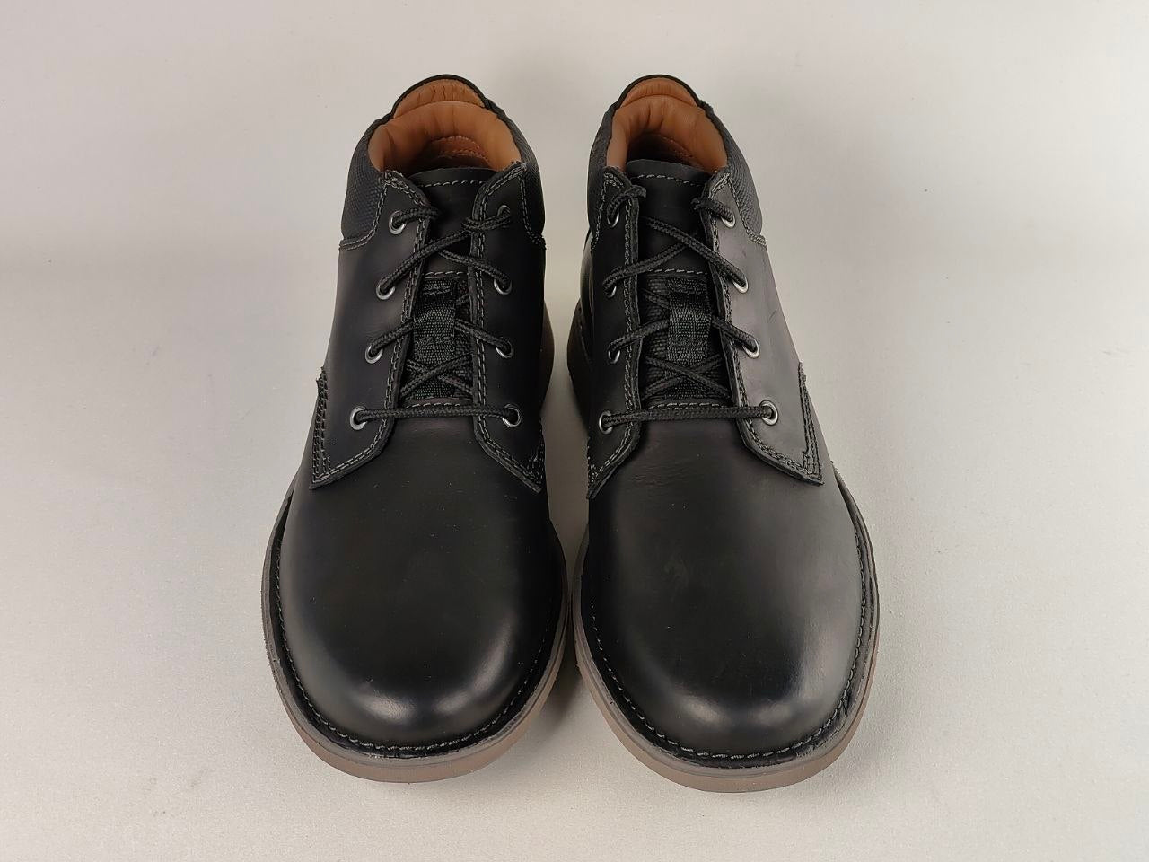 Clarks Un Larvik Top 2 Black Leather Chukka Boots