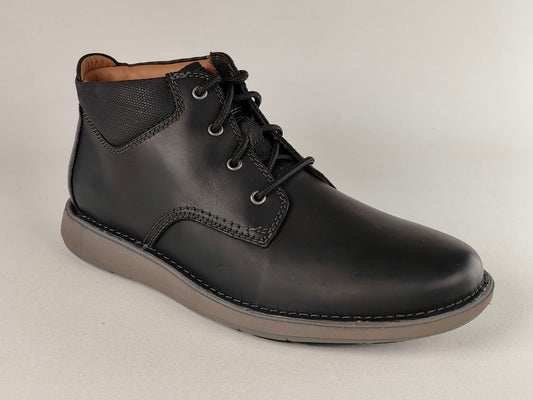 Clarks Un Larvik Top 2 Black Leather Chukka Boots