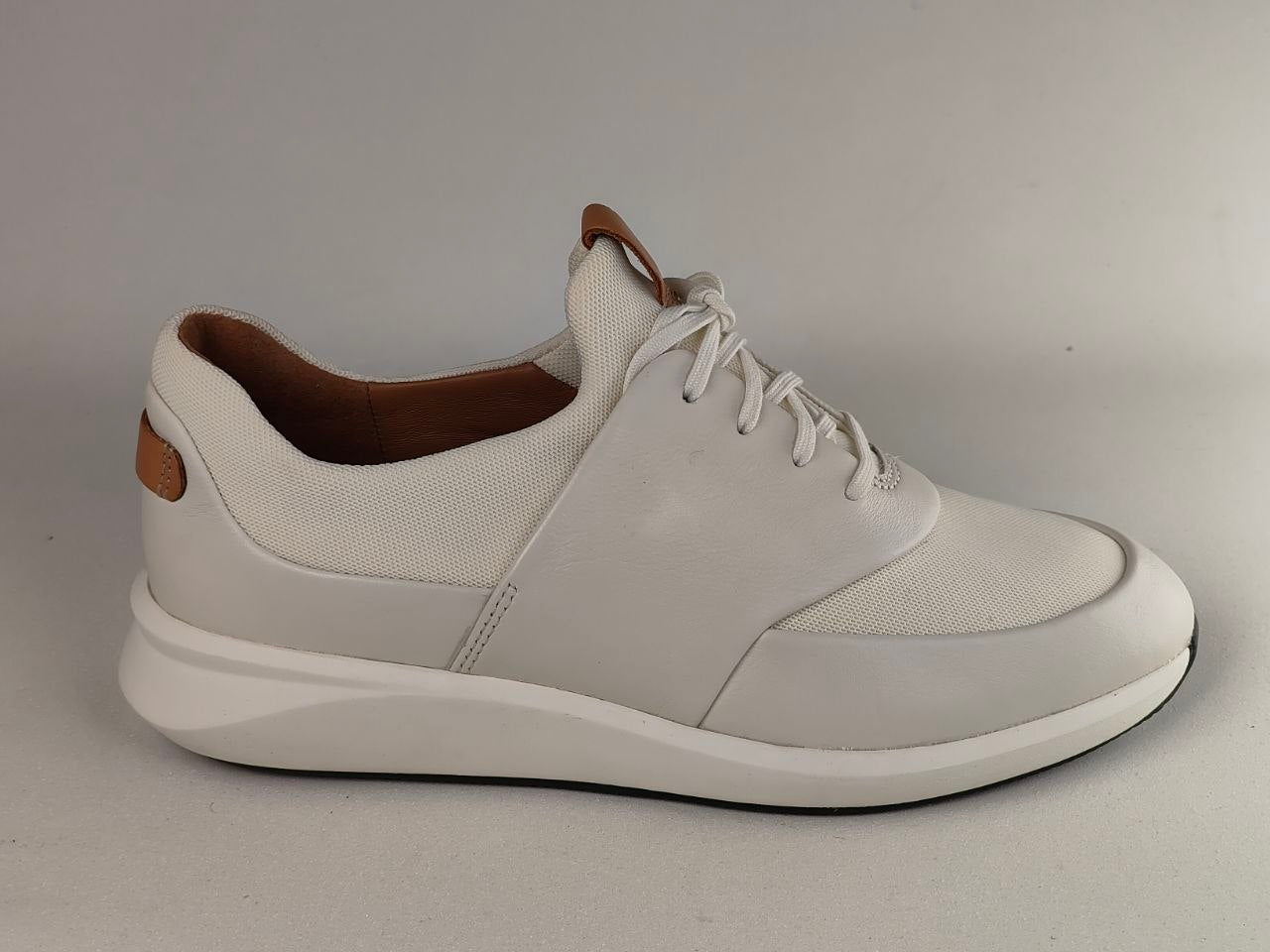 Clarks Un Rio Lace White Leather Sneakers