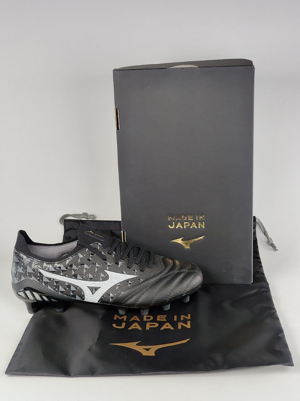 Mizuno Morelia Neo III β Japan FG Black Silver Football Boots