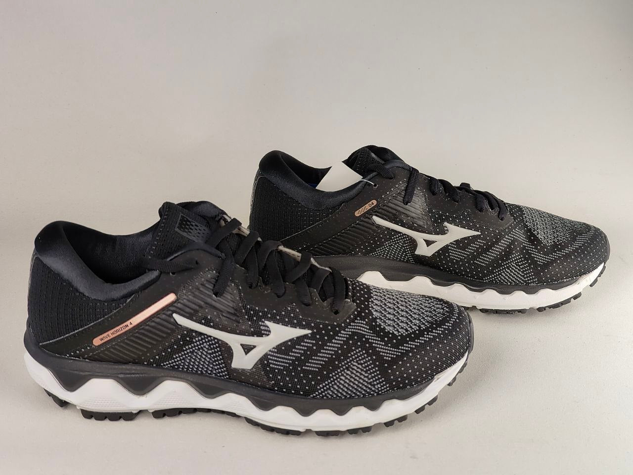 Mizuno Wave Horizon 4 Black Running Shoes Women