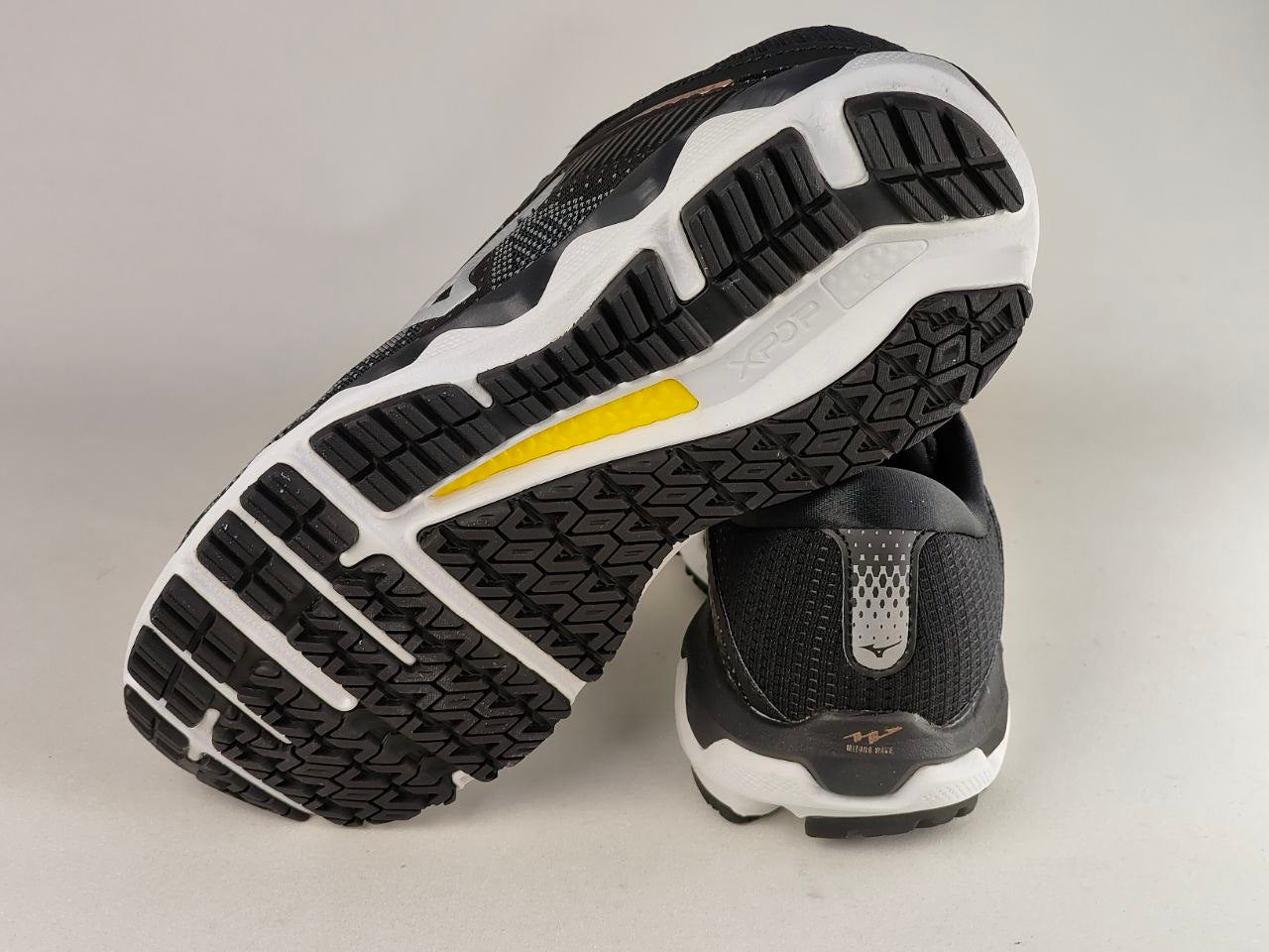 Mizuno Wave Horizon 4 Black Running Shoes Women