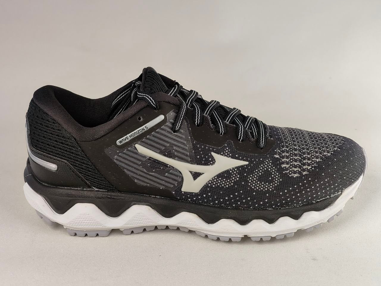 Mizuno-Wave-Horizon-5-Women's-Running-ShoesBlack-Grey-White-