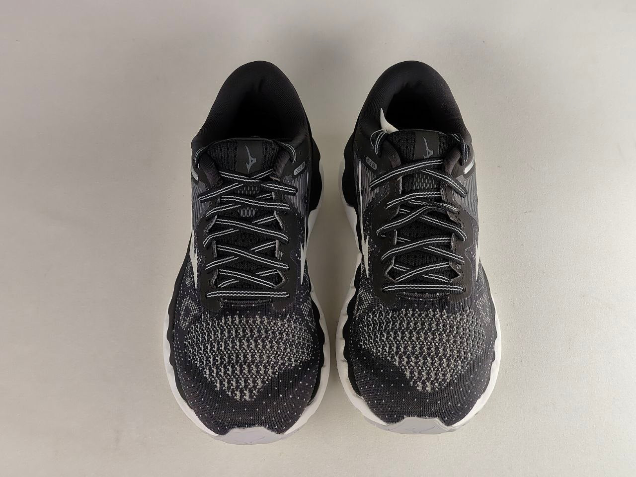 Mizuno-Wave-Horizon-5-Women's-Running-ShoesBlack-Grey-White-