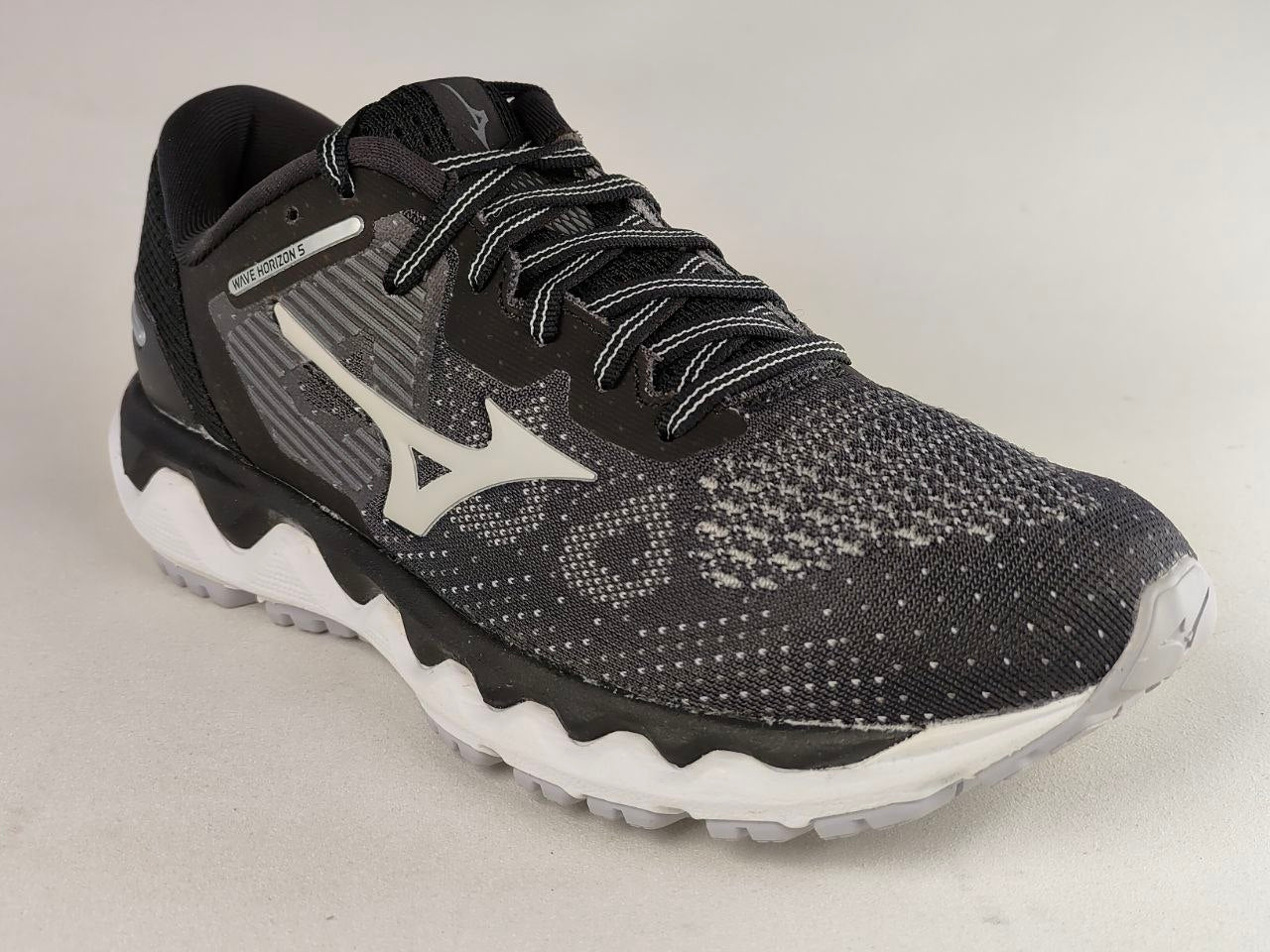 Mizuno-Wave-Horizon-5-Women's-Running-ShoesBlack-Grey-White-