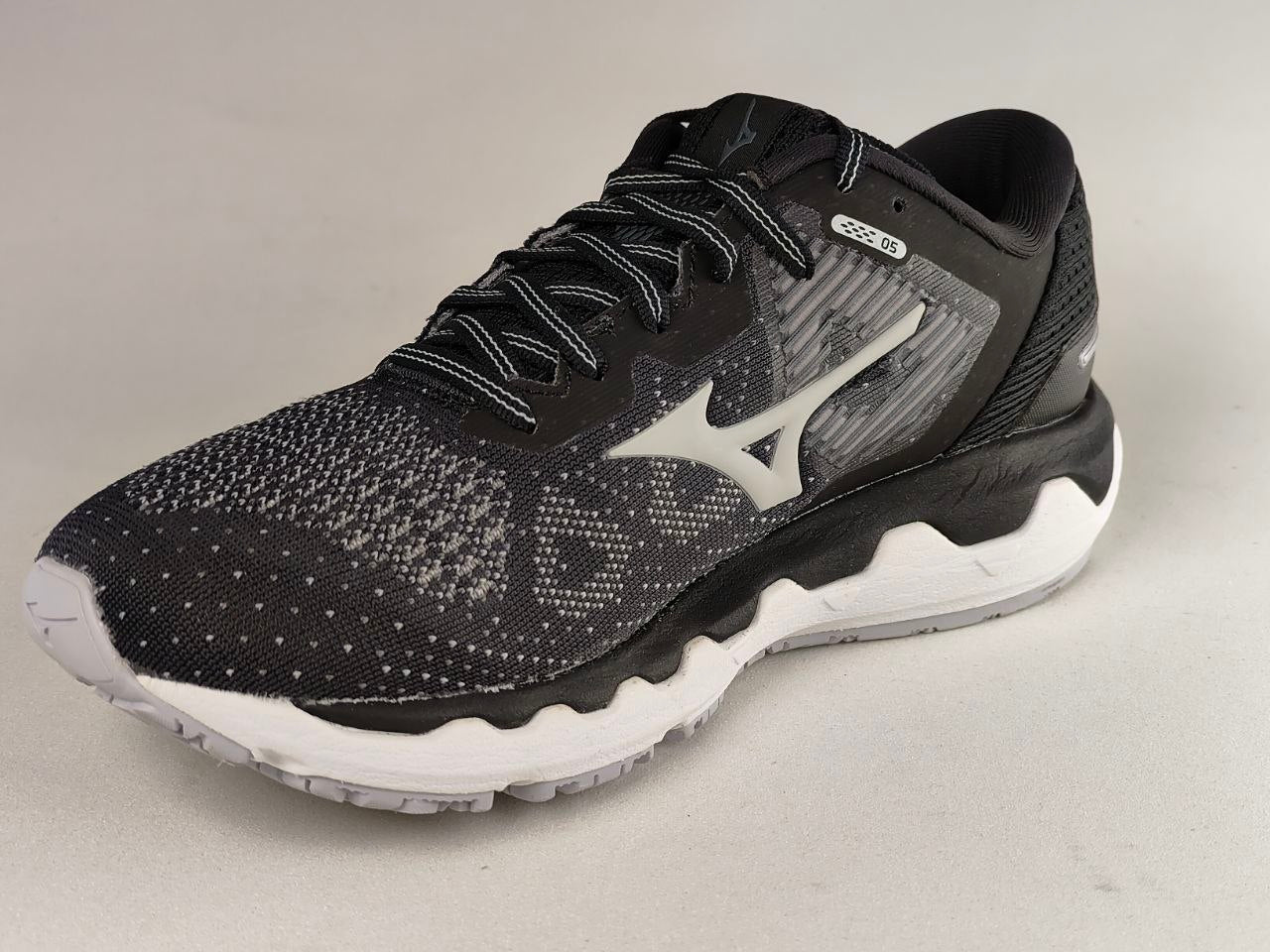 Mizuno-Wave-Horizon-5-Women's-Running-ShoesBlack-Grey-White-