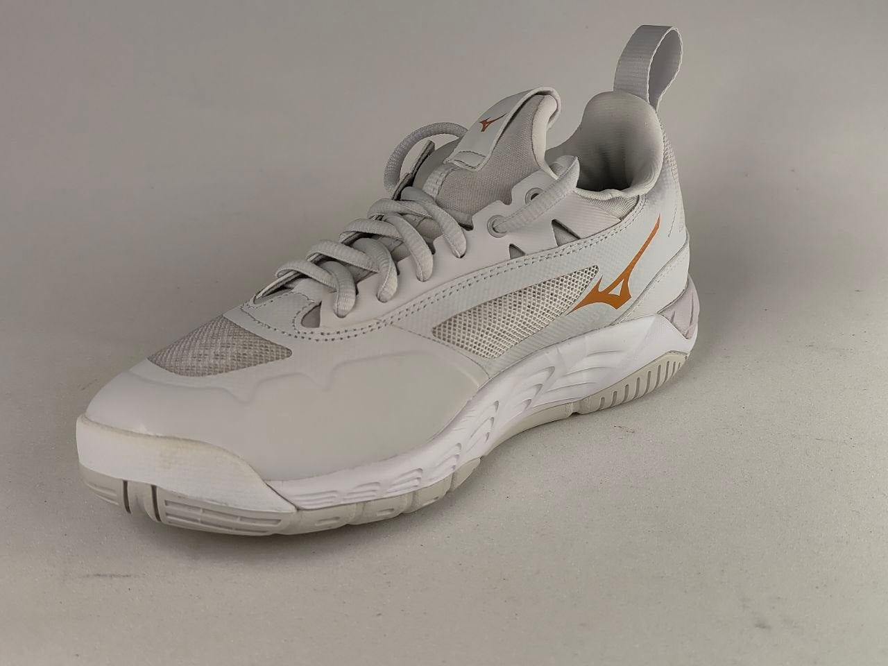 Mizuno-Wave-Luminous-Women's-Volleyball-Shoes-White-Copper-Gold