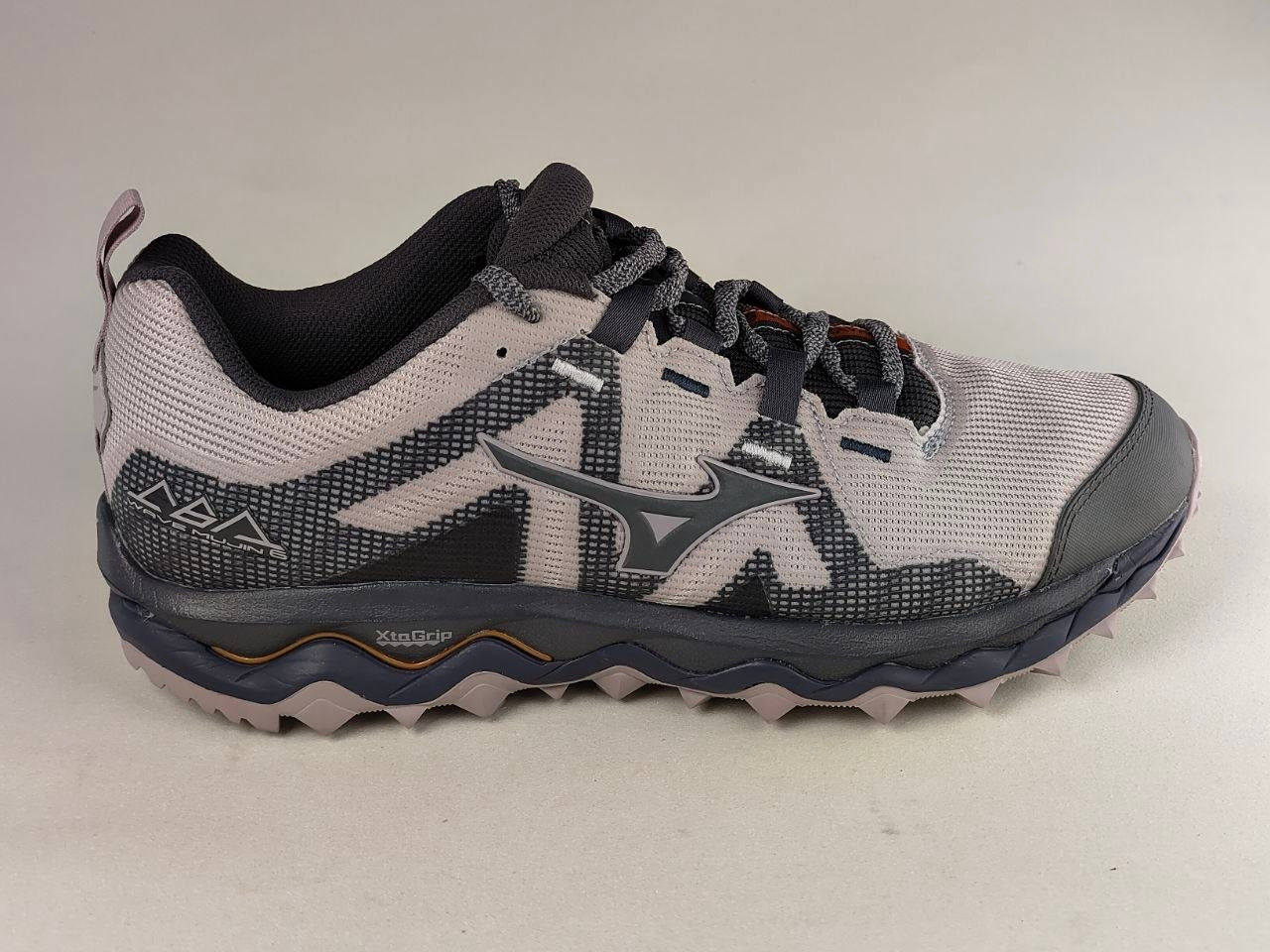 Mizuno-Wave-Mujin-6-Women’s-Trail-Running-Shoes-Glacier-Grey-Silver-Gold-