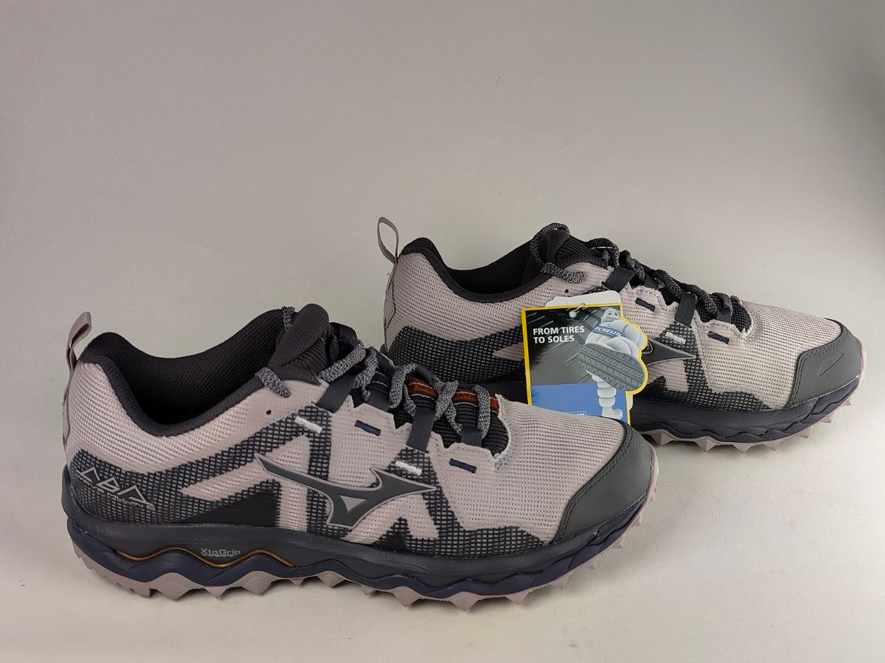 Mizuno-Wave-Mujin-6-Women’s-Trail-Running-Shoes-Glacier-Grey-Silver-Gold-