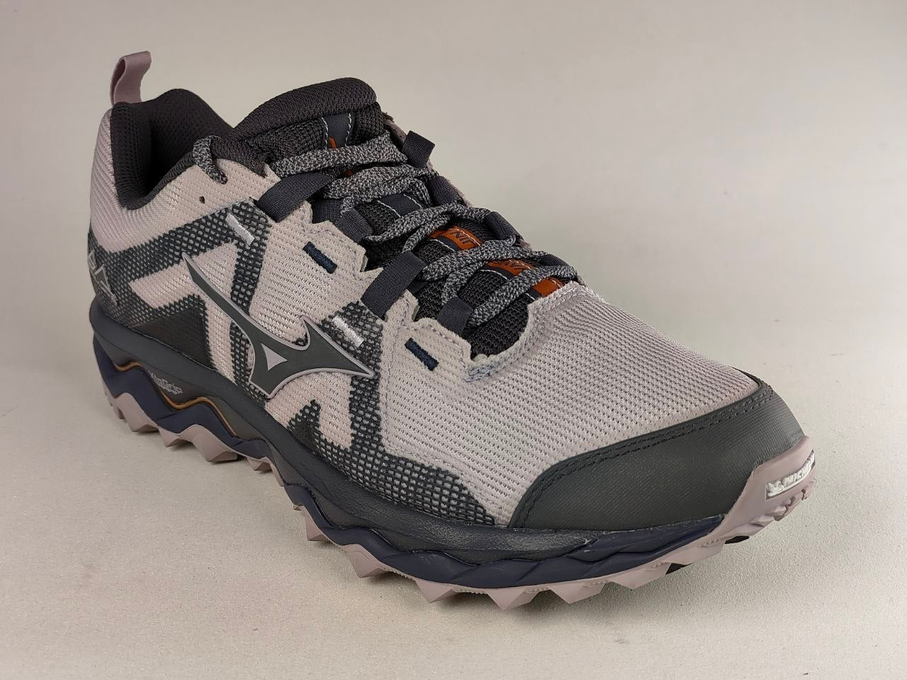 Mizuno-Wave-Mujin-6-Women’s-Trail-Running-Shoes-Glacier-Grey-Silver-Gold-