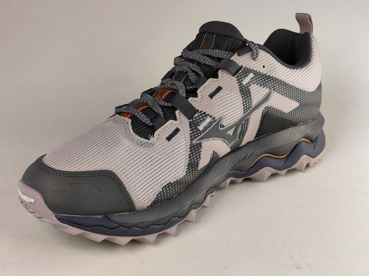 Mizuno-Wave-Mujin-6-Women’s-Trail-Running-Shoes-Glacier-Grey-Silver-Gold-