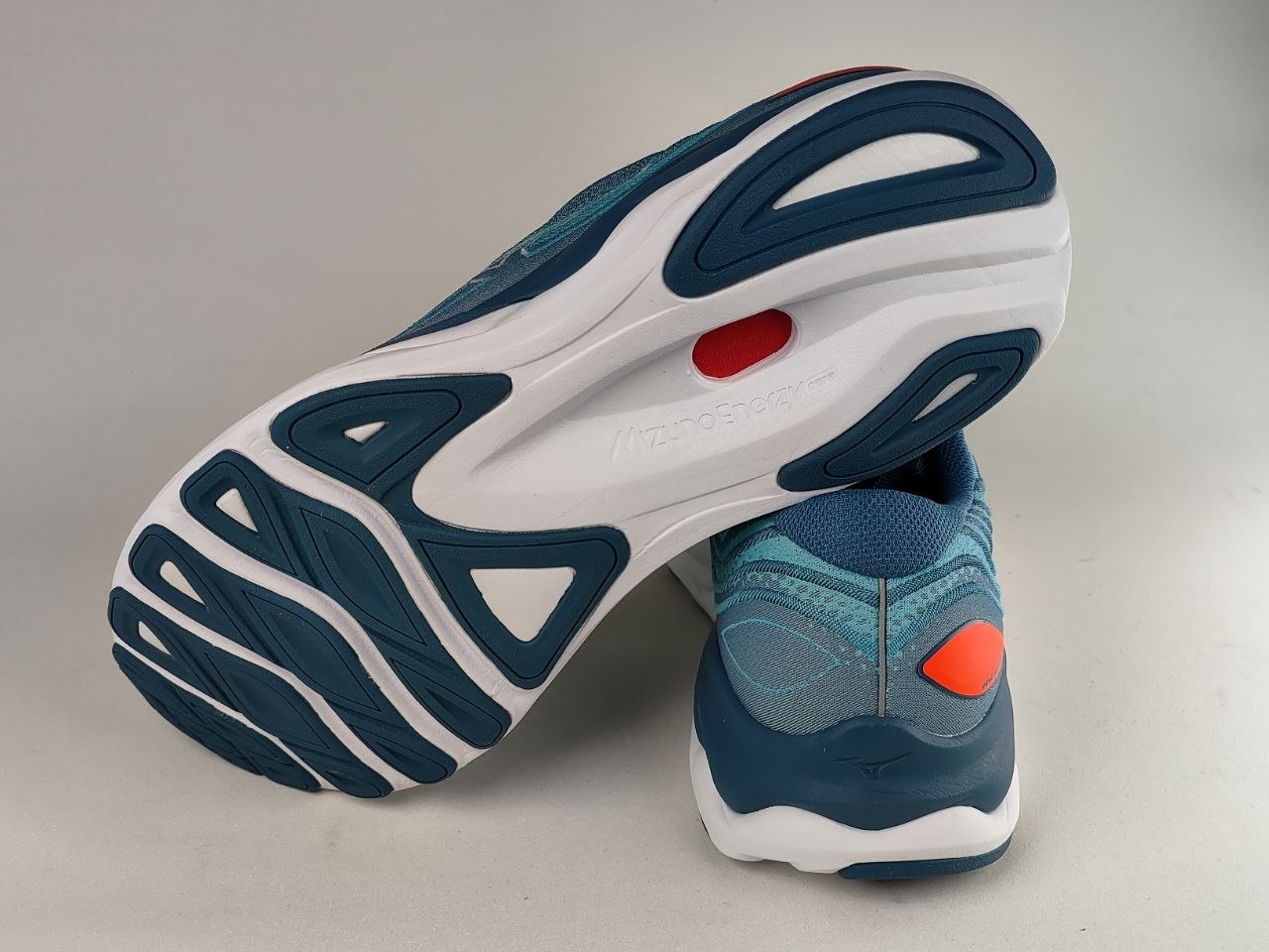Mizuno-Wave-Skyrise-4-Running-Shoes-Blue-Turquoise-Coral-White-