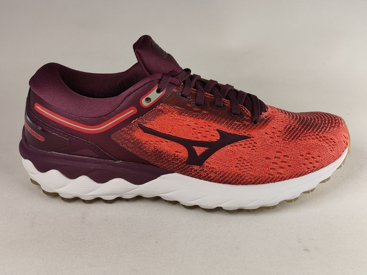 Mizuno-Wave-Skyrise-Women's-Running-Shoes-Red-Plum-White-