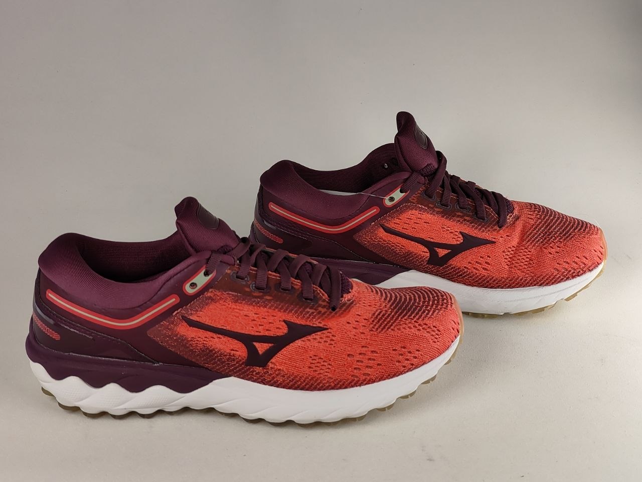 Mizuno-Wave-Skyrise-Women's-Running-Shoes-Red-Plum-White-