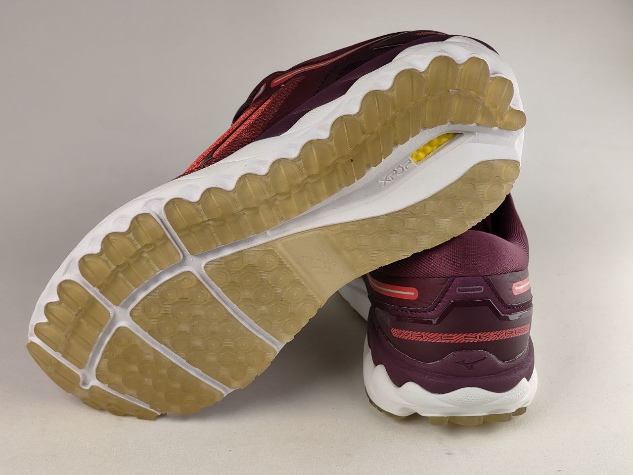 Mizuno-Wave-Skyrise-Women's-Running-Shoes-Red-Plum-White-