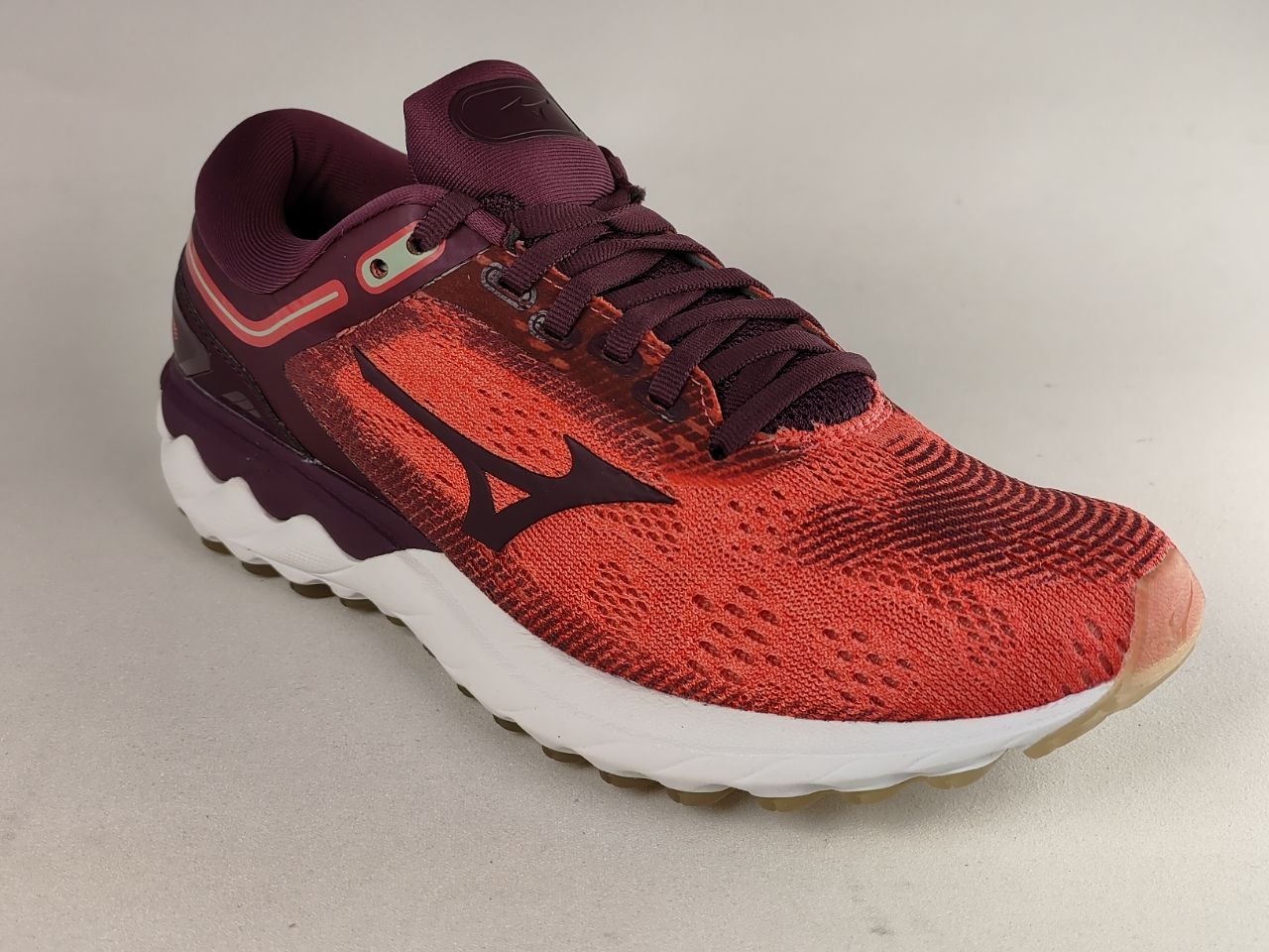 Mizuno-Wave-Skyrise-Women's-Running-Shoes-Red-Plum-White-