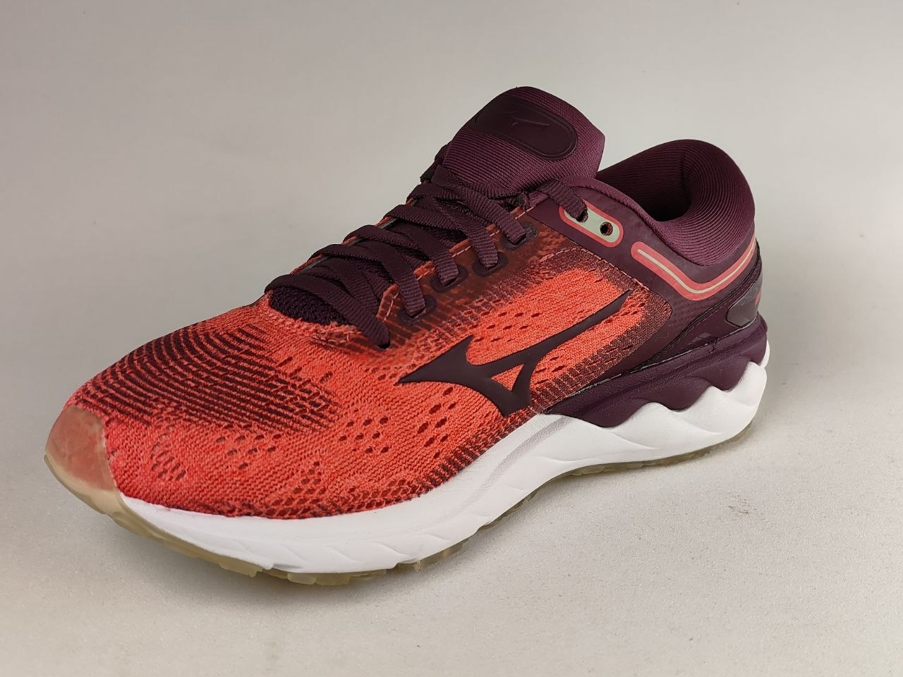 Mizuno-Wave-Skyrise-Women's-Running-Shoes-Red-Plum-White-
