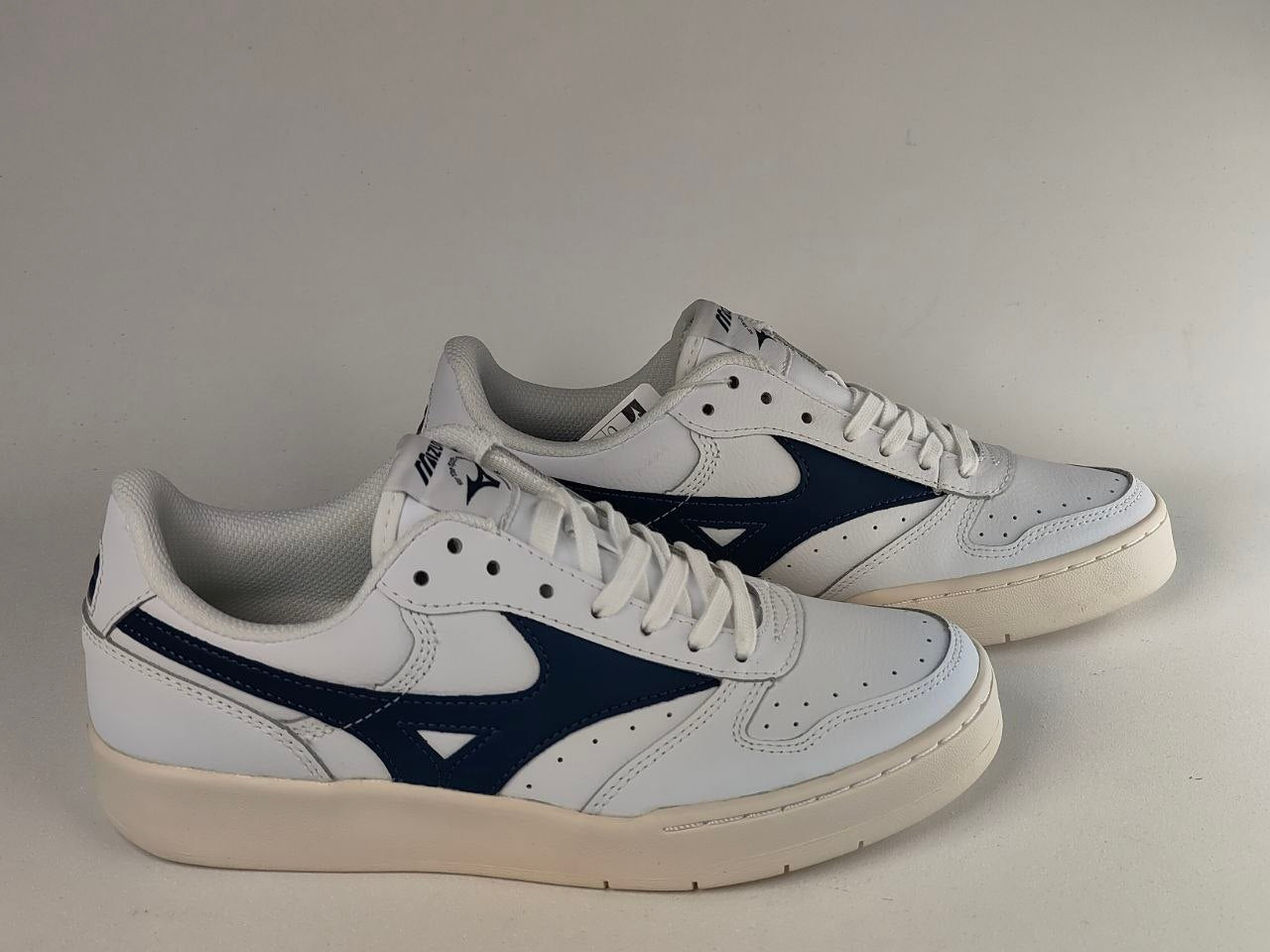 Mizuno City Wind Leather Lifestyle Sneakers – White Navy