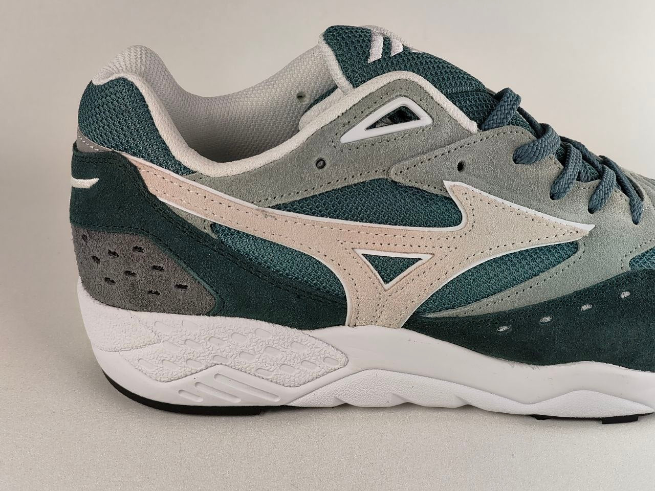 Mizuno Contender Lifestyle Sneakers – Deep Green Sage Green Off White