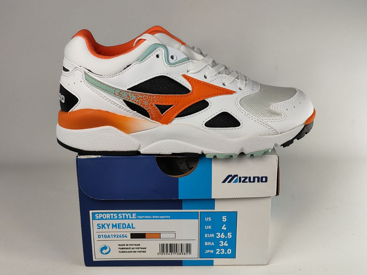 Mizuno Sky Medal Lifestyle Sneakers – White Orange Black Mint