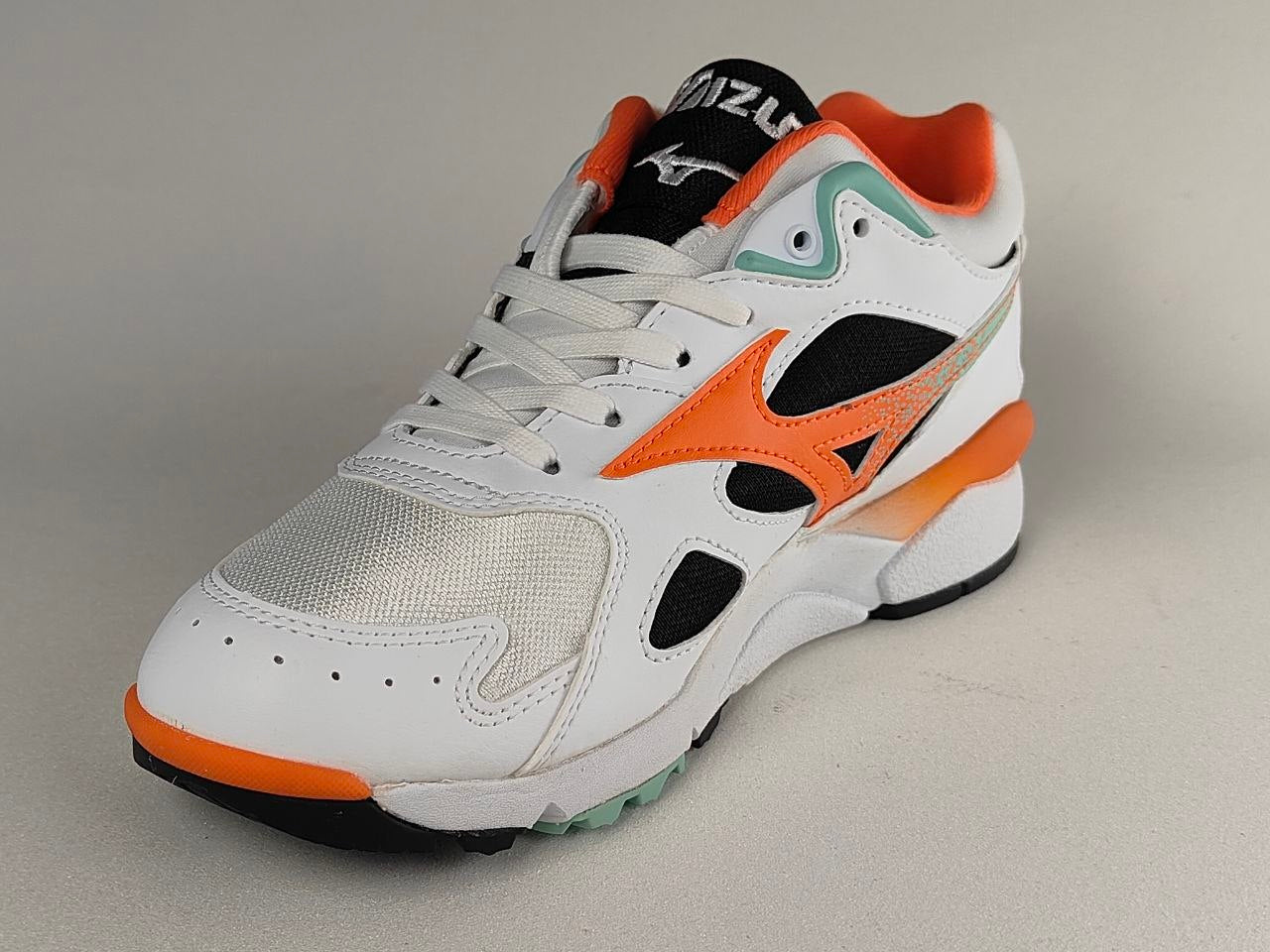 Mizuno Sky Medal Lifestyle Sneakers – White Orange Black Mint