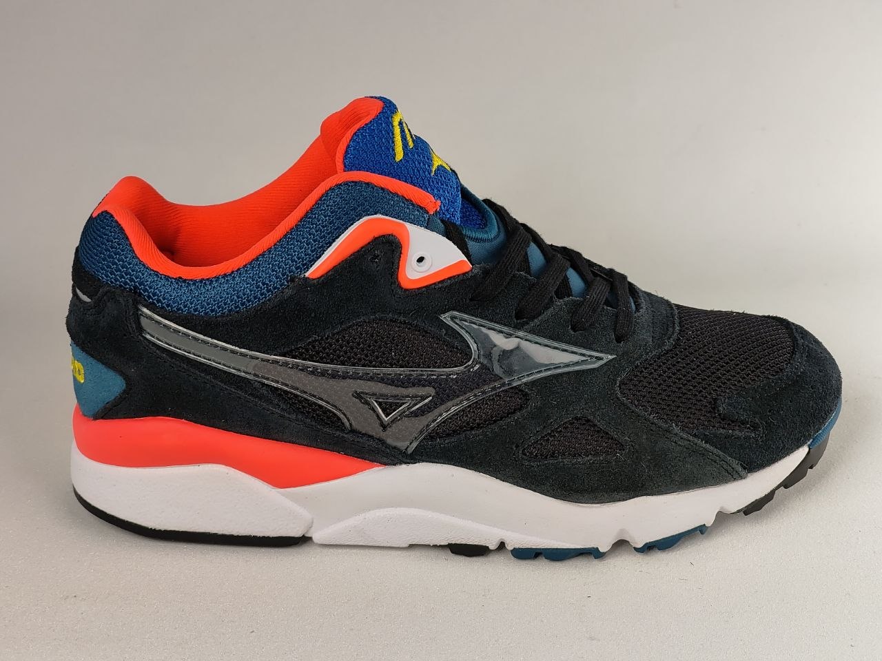 Mizuno Sky Medal S Lifestyle Sneakers – Black Coral Red White Dark Teal
