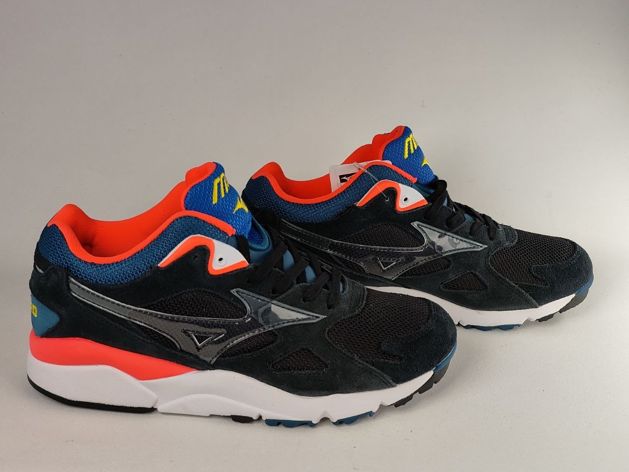 Mizuno Sky Medal S Lifestyle Sneakers – Black Coral Red White Dark Teal
