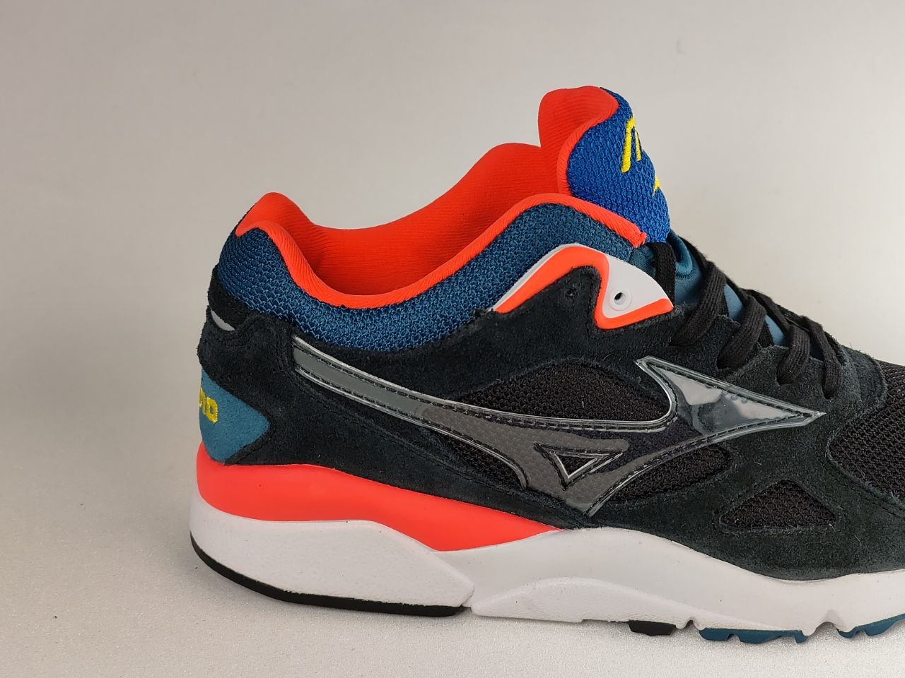 Mizuno Sky Medal S Lifestyle Sneakers – Black Coral Red White Dark Teal