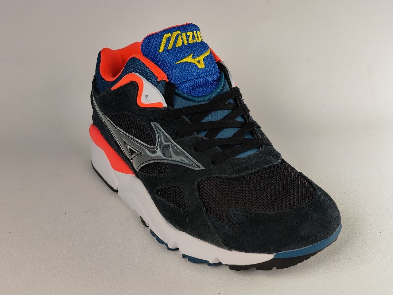 Mizuno Sky Medal S Lifestyle Sneakers – Black Coral Red White Dark Teal