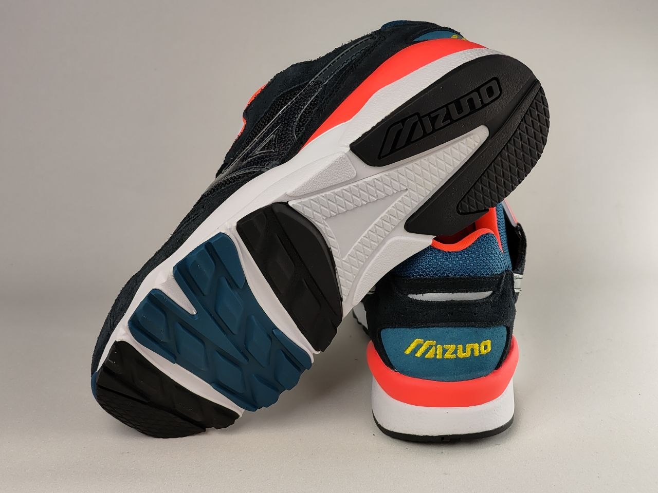 Mizuno Sky Medal S Lifestyle Sneakers – Black Coral Red White Dark Teal