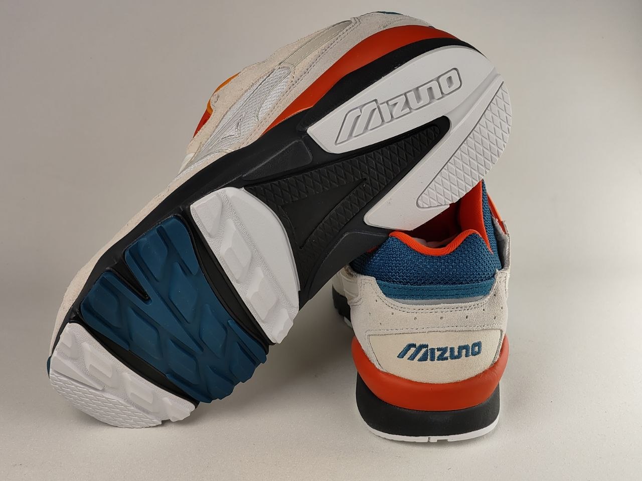 Mizuno Sky Medal S Lifestyle Sneakers – White Black Orange Mint