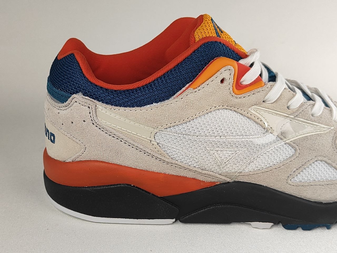 Mizuno Sky Medal S Lifestyle Sneakers – White Black Orange Mint