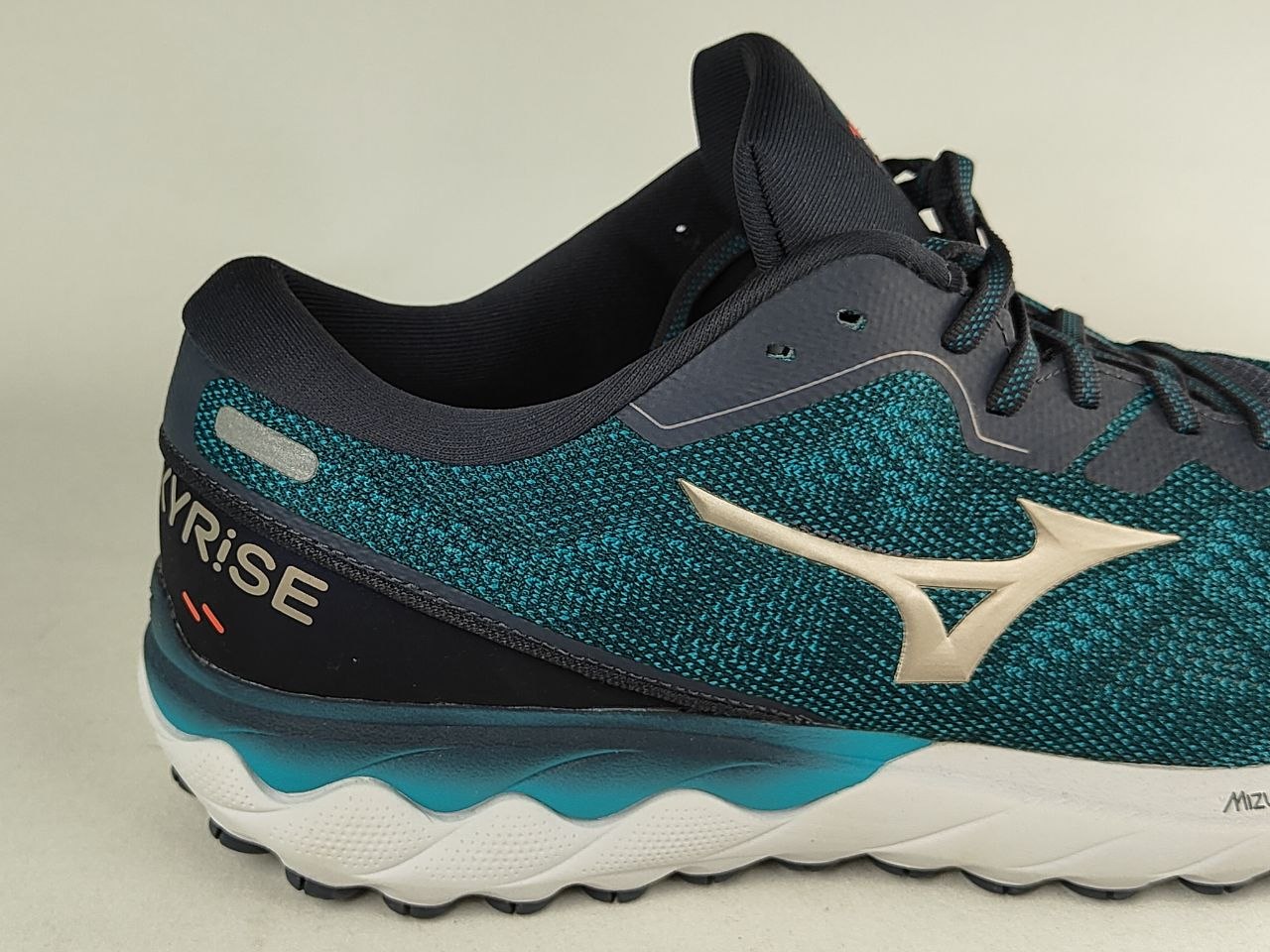 Mizuno Wave Skyrise 2 Men's Running Shoes – Deep Teal  White  Navy