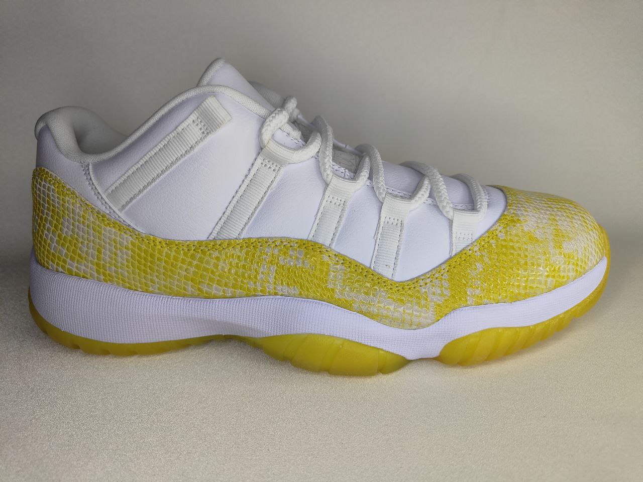 NIKE AIR JORDAN 11 RETORO LOW