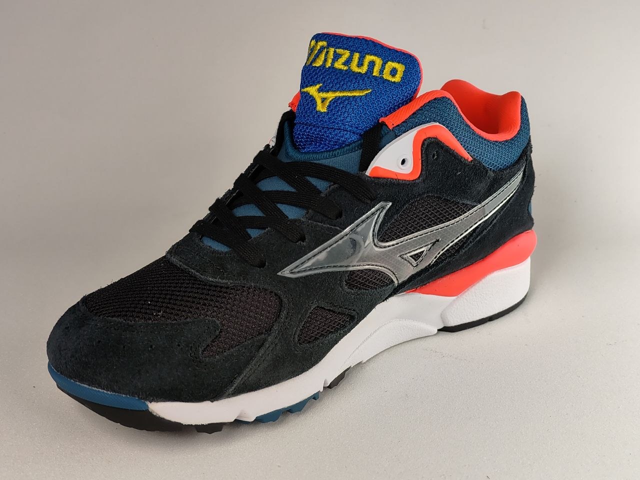 Mizuno Sky Medal S Lifestyle Sneakers – Black Coral Red White Dark Teal