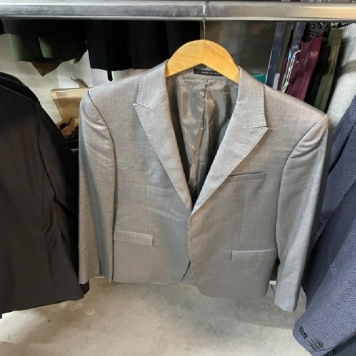 پکیج کت های مردانه میکس از برند های معروف در هلند