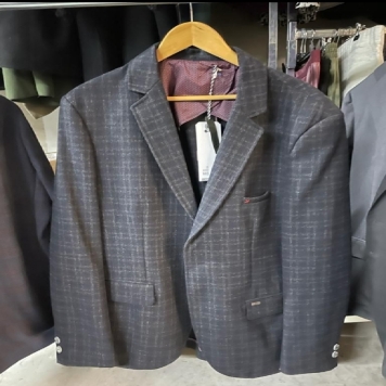 پکیج کت های مردانه میکس از برند های معروف در هلند