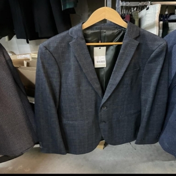 پکیج کت های مردانه میکس از برند های معروف در هلند