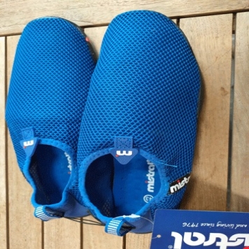 پکیج کفش کتانی راحتی زنانه،مردانه و بچگانه از برند Mistral